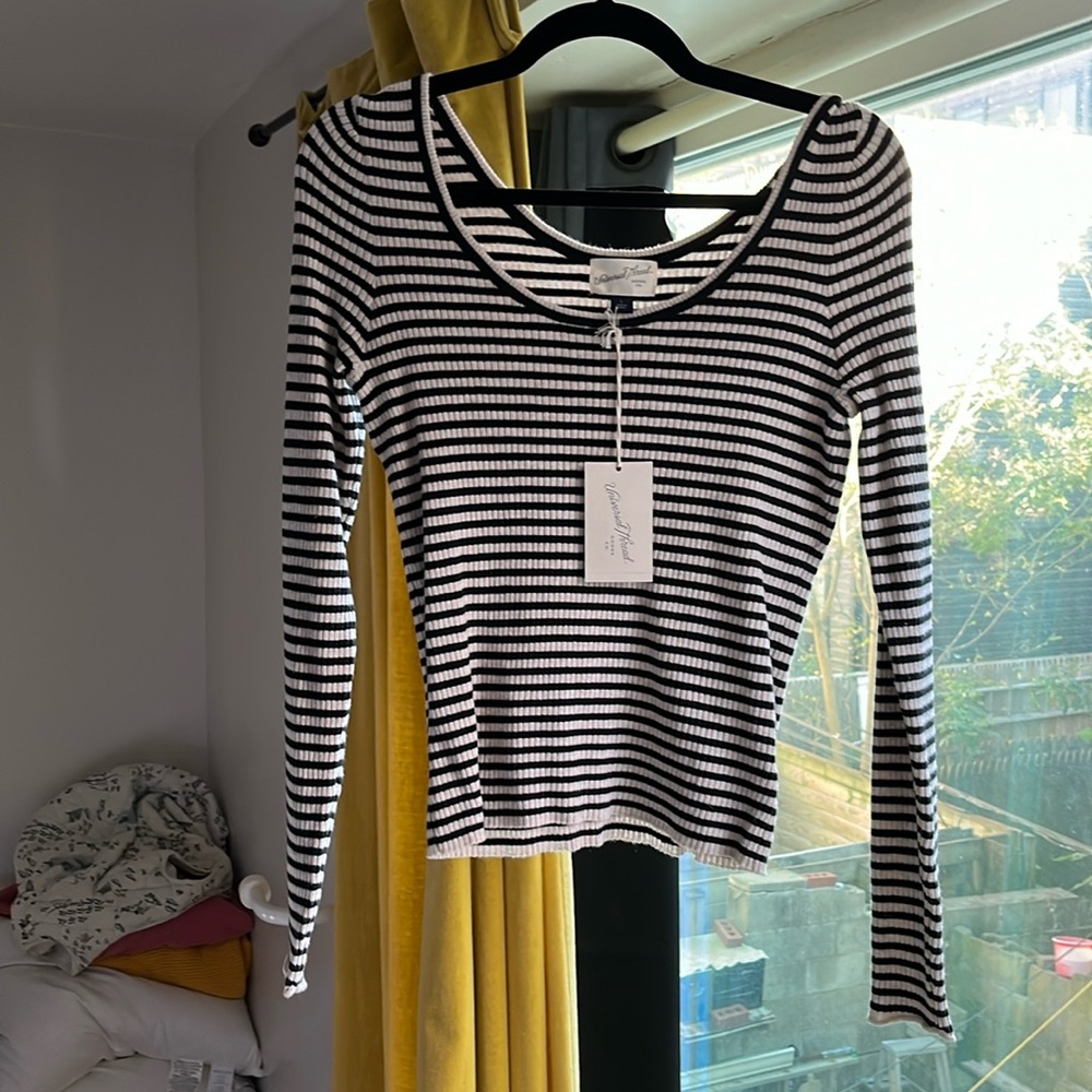 Universal Thread Top